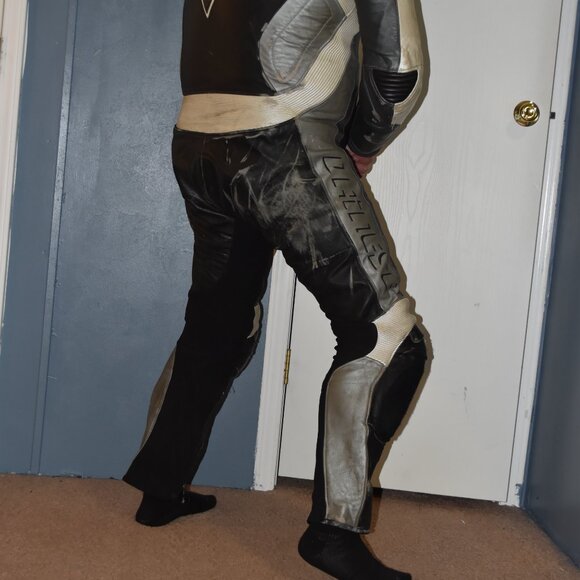 Dainese leather motorcycle suit size US46 - Euro56 - Picture 8 of 16